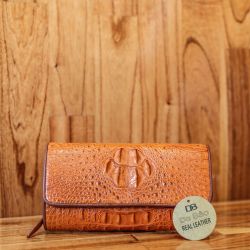 Hoi An Real Leather - Da Bao Real Leather: Crocodile wallet or purse for women. Lightbrown colour.