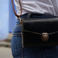 Hoi An Real Leather - Da Bao Real Leather: Black shiny leather handbag, closing with a high quality catch-lock.