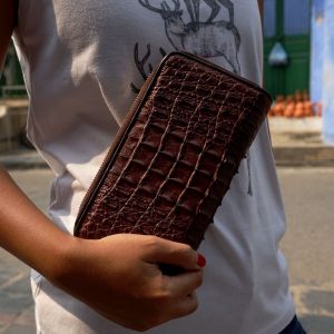 Hoi An Real Leather - Da Bao Real Leather: dark brown crocodile wallet, closing with YKK zippers. Photo taken in front of our leather shop in the Old Town of Hoi An.