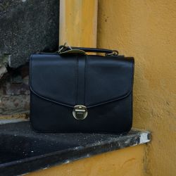 Hoi An Real Leather - Da Bao Real Leather: Timeless black leather purse with long strap, and push button closing. Inside is lined with cashmere.