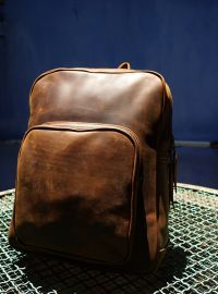 Hoi An Real Leather - Da Bao Real Leather: Brown Vintage style laptop backpack with big front pocket, closing with zipper. Made of buffalo leather.