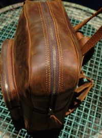 Hoi An Real Leather - Da Bao Real Leather: Brown Vintage style laptop backpack with big front pocket, closing with zipper. Big size, close-up of zipper and stitches.