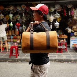 Hoi An Real Leather - Da Bao Real Leather: Small travel bag for a weekend away. Made of natural brown buffalo leather. For men and women. Phot taken in Hoi An Old Town.